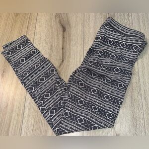 PINK Victoria's Secret grey and White Geometric Leggings tights